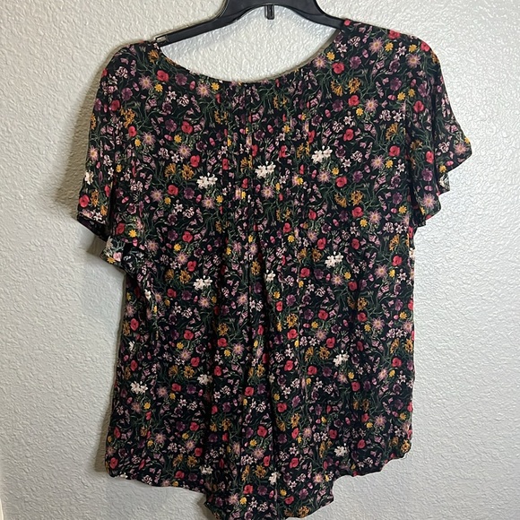 Torrid size 2 Black flowered blouse - Picture 2 of 6